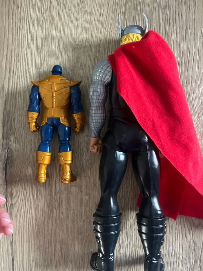 Thanos et Thor - photo numéro 2
