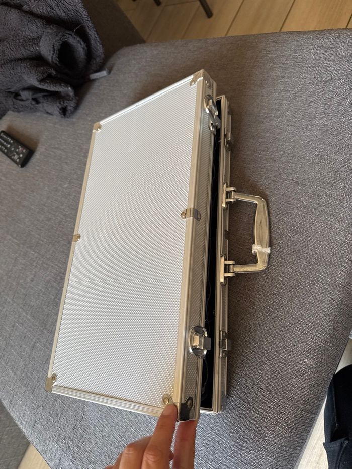 Mallette en fer de poker neuve jamais servis - photo numéro 2
