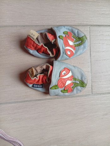 Petits chaussons en cuir. 6/12 mois