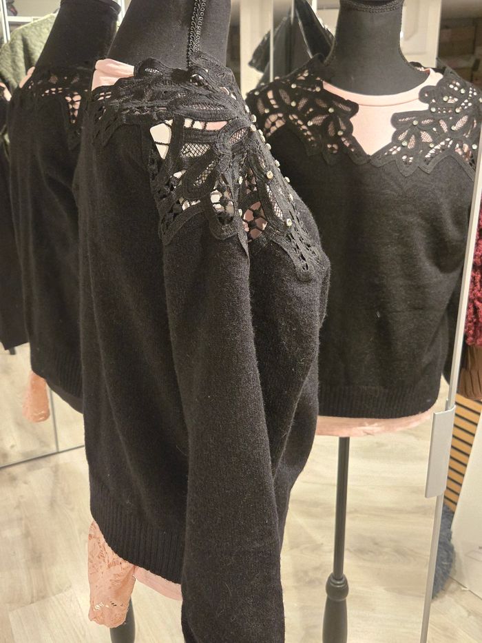 Pull noir avec découpe à strass T. S/M>42/44 Love Look neuf - photo numéro 4