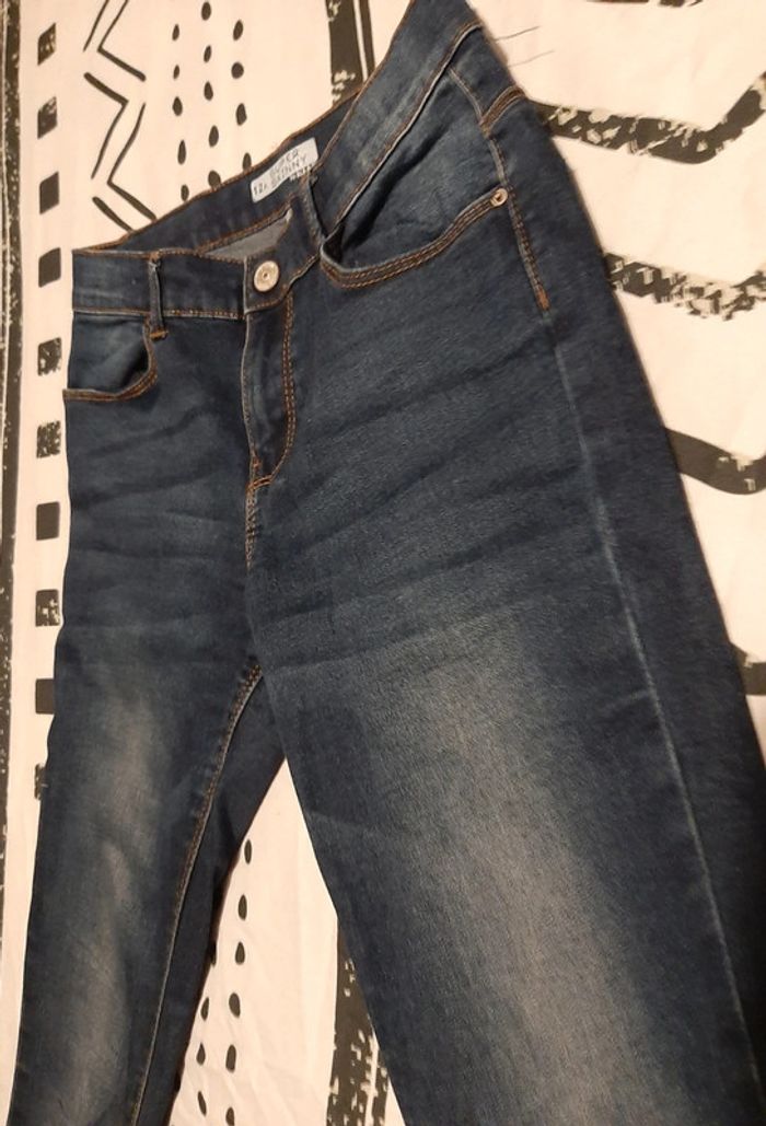 Jean bleu délavé - photo numéro 2