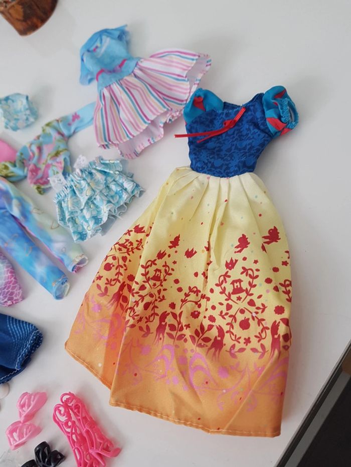 Lot vêtements et chaussures Barbie - photo numéro 6