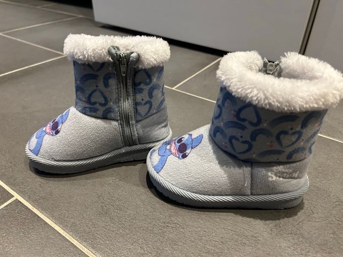 Chaussons bottes Stitch Disney  23/24. - photo numéro 3