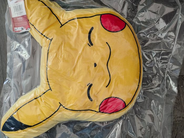 Coussin pikachu neuf - photo numéro 2
