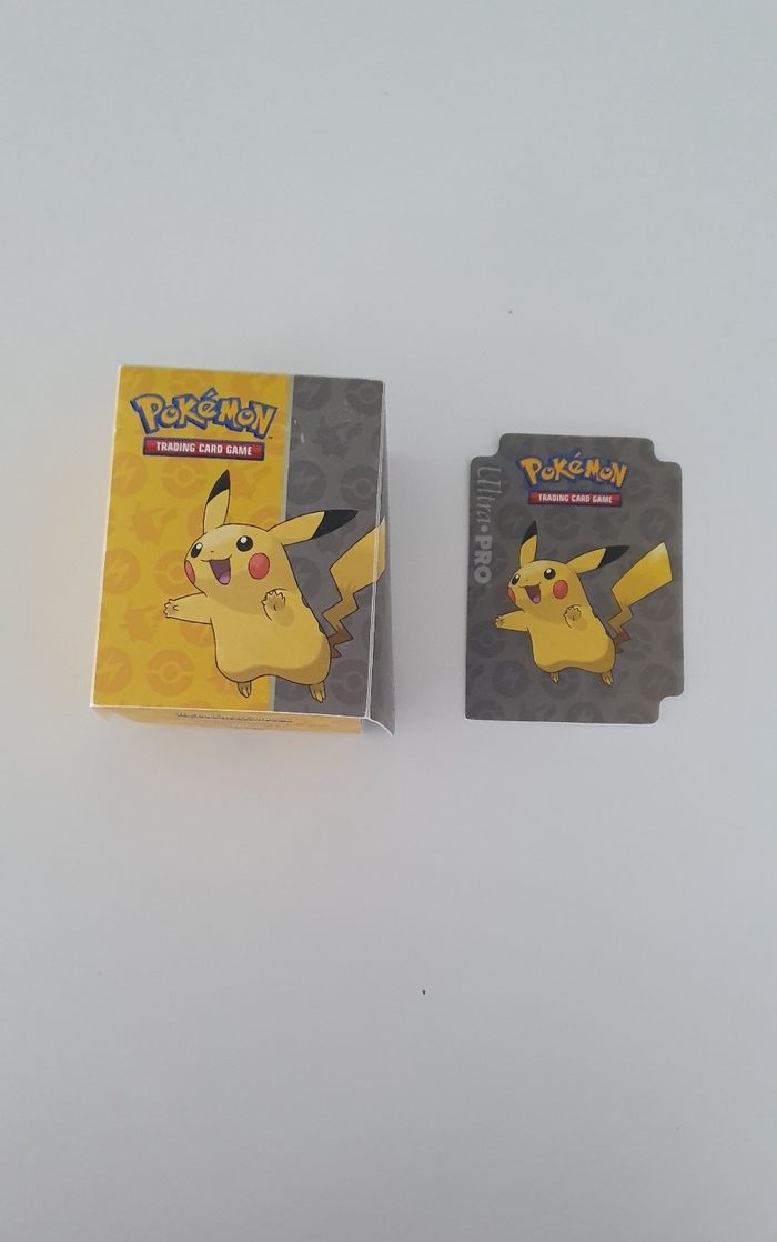Boite pour carte Pokémon