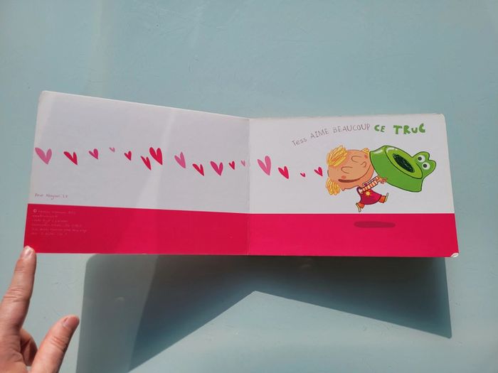 Livre tout carton Les Questions de Tess : Ça sert à quoi, ce truc? 💩 - photo numéro 3