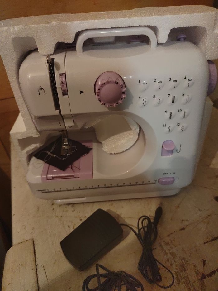 Machine a coudre - photo numéro 2