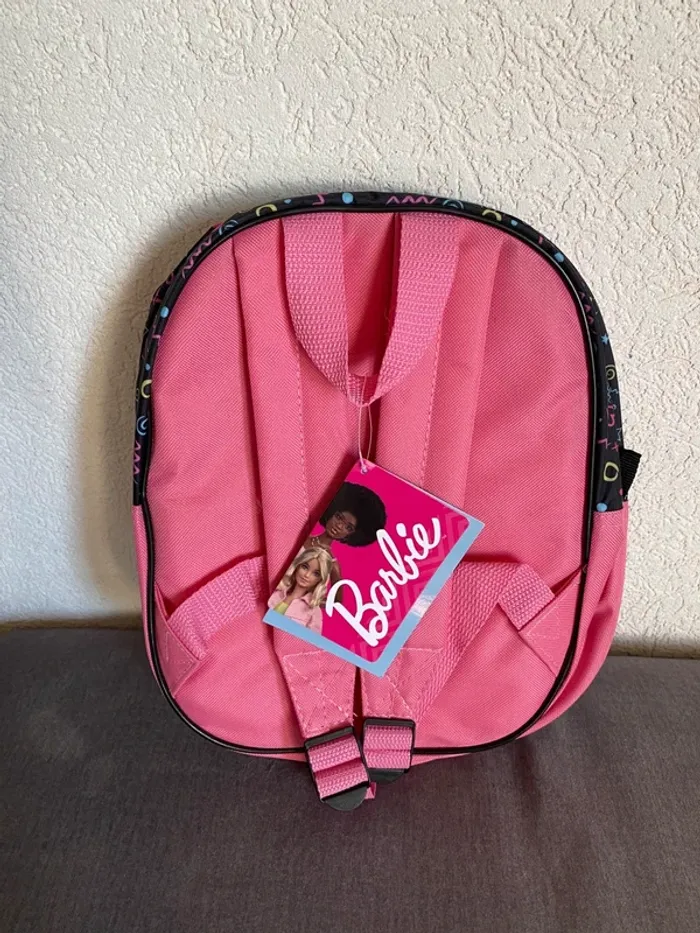 🎒Sac à dos Barbie en reliefs – Rose | Neuf avec étiquette - photo numéro 2