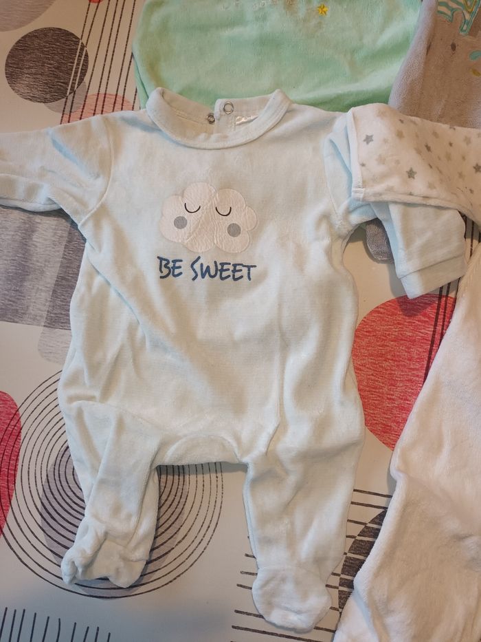 Lot 5 pyjamas Taille 1 mois - photo numéro 4