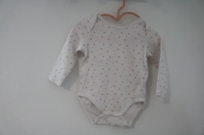 Lot bodies hiver fille 6 mois - photo numéro 3