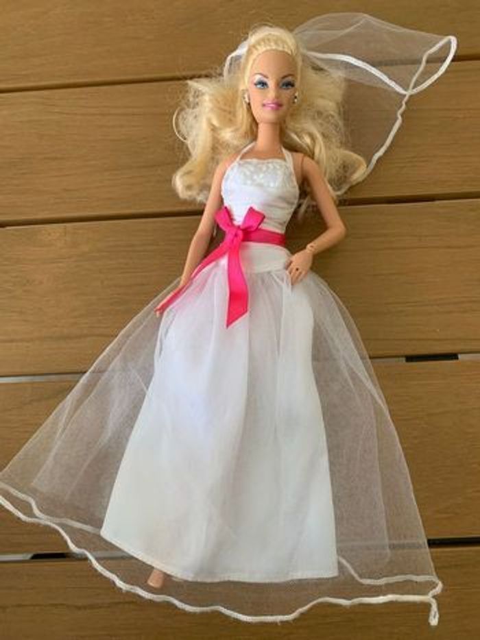 Superbe barbie mariée - photo numéro 3