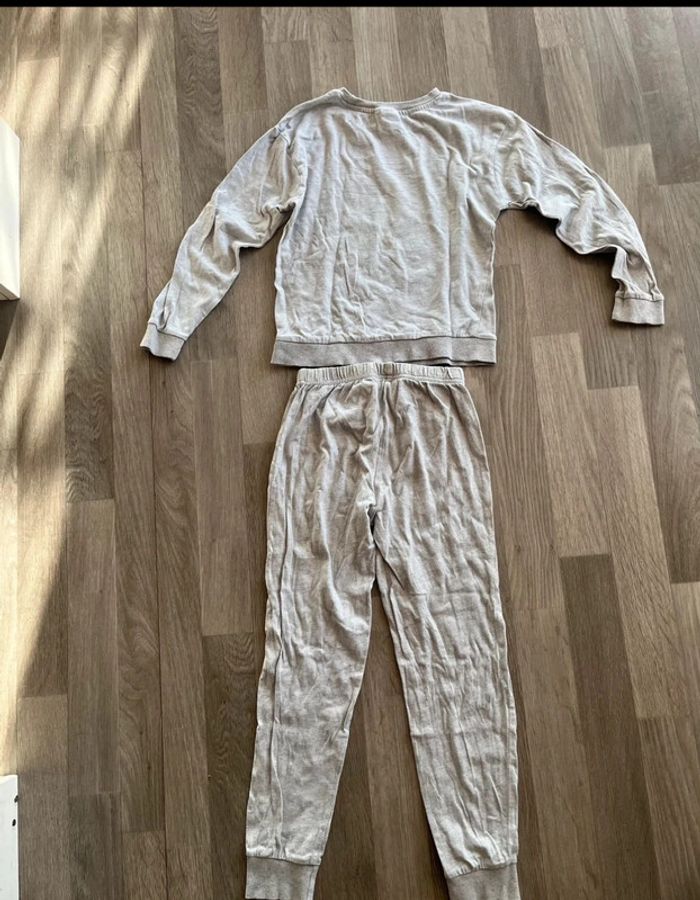 Très beau pyjama deux pièces Mickey Disney taille 8 ans - photo numéro 2