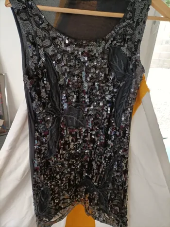Robe noire à sequins