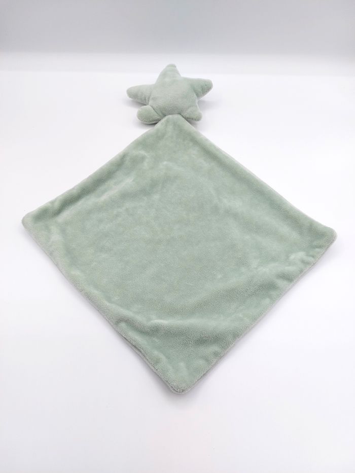 Doudou plat étoile grelot velours vert sauge ZEEMAN