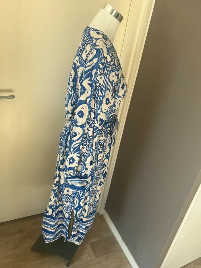 H&M, robe longue imprimée, bleu et blanc. Femme taille L/40. - photo numéro 4