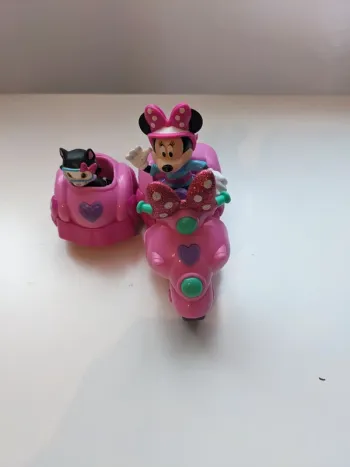 Moto et figurine Minnie