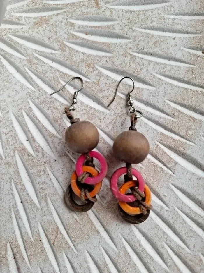 Boucle d'oreille en bois - photo numéro 4