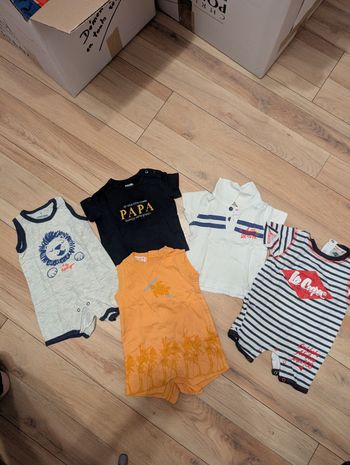 Barboteuses et tee shirts 