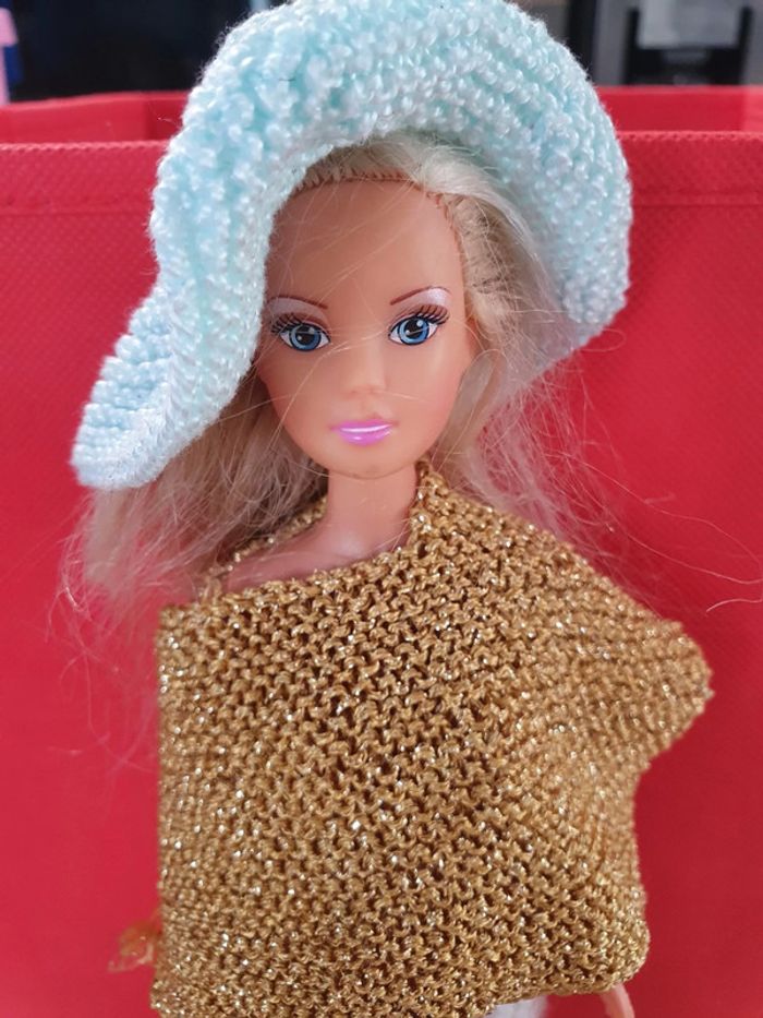 Poupée vêtement fait main - photo numéro 4