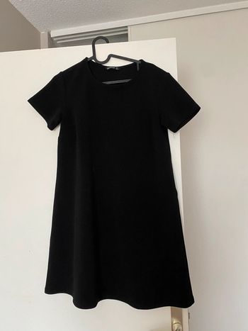 Robe noire stradivarius