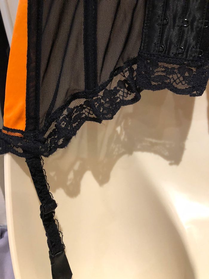 Guêpière orange et noir 90 B - photo numéro 5