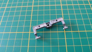 Fixation n°4 pièce détachée miniature Bburago burago Porsche 911 Carrera 1993 noir 1/18 1/18e 1/18èm