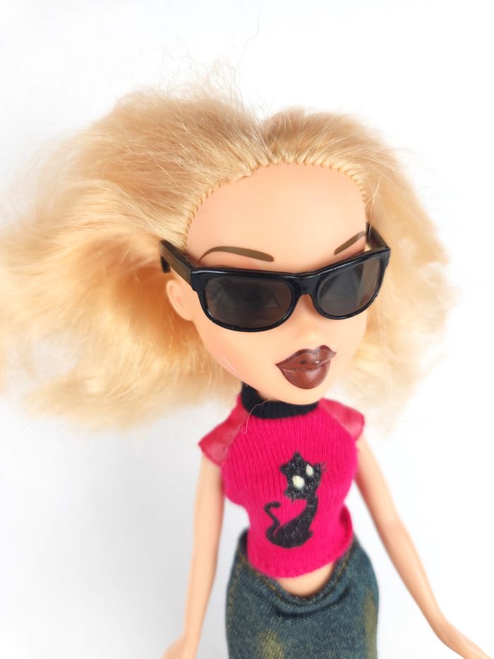 Poupée Bratz Vintage - Haut Chat Noir - Jupe Jean Longue - Bottes Lacées - photo numéro 7