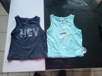 Lot de 2 Débardeurs taille 3 mois