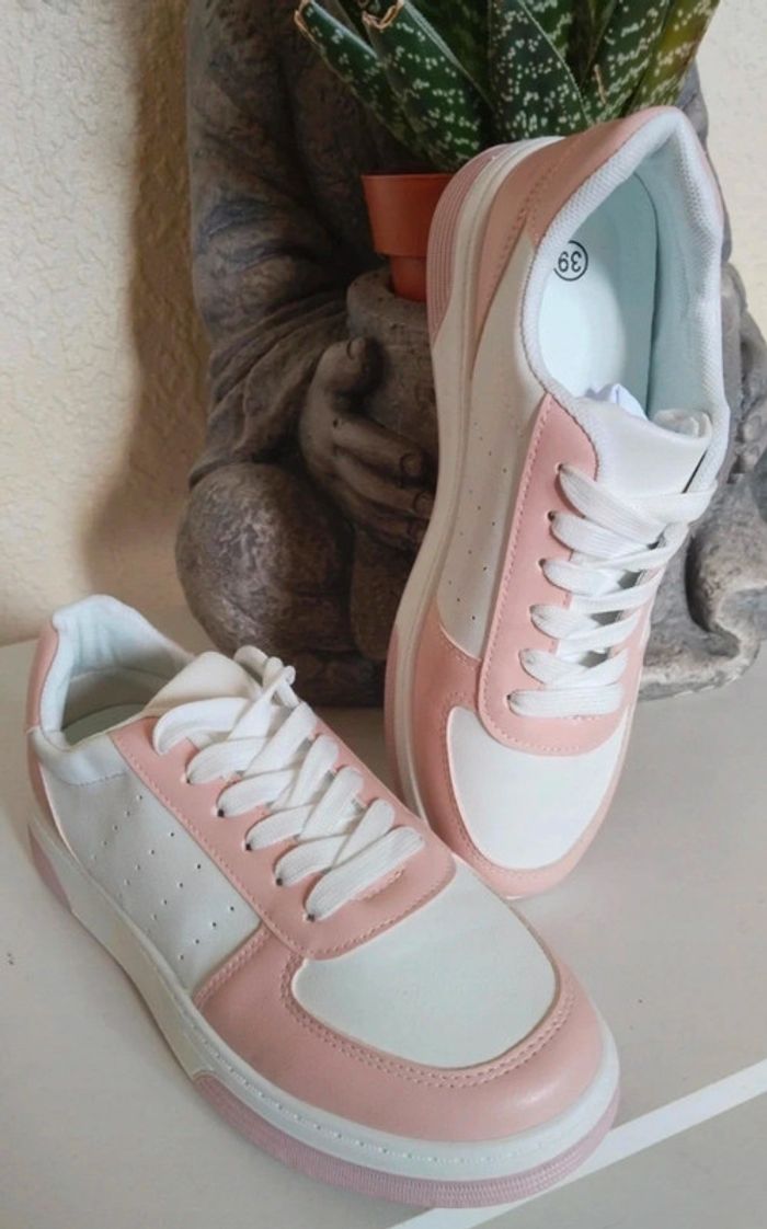 Baskets grosse semelle femme pointure 39 - photo numéro 2