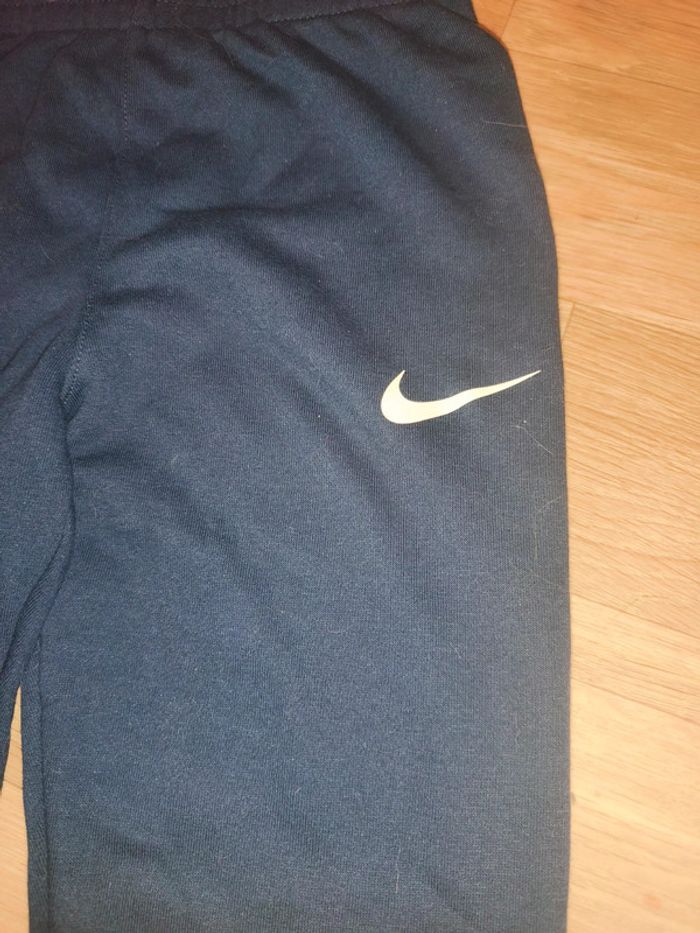 Jogging Nike taille 6-7 ans - photo numéro 2