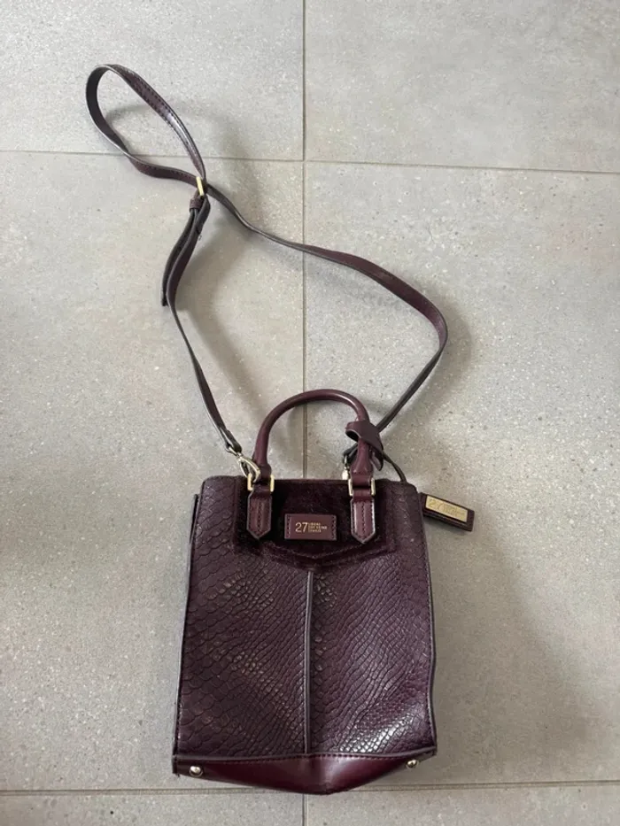 Sac à bandoulirèe bordeaux 27 quai de seine paris, il y a des marques d'usures, 19x20cm