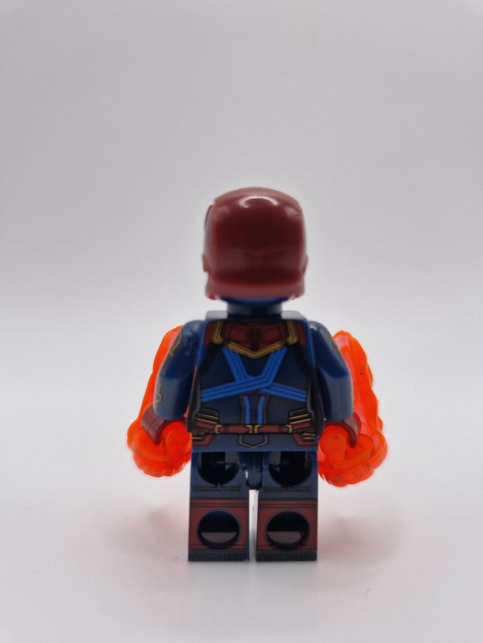 Figurine type lego Captain Marvel - photo numéro 3