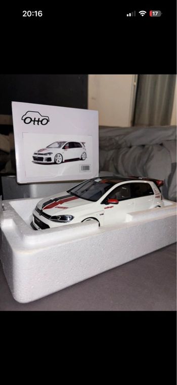 Voiture 1:18