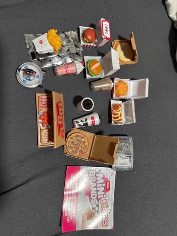 Lot de mini brands foodies 