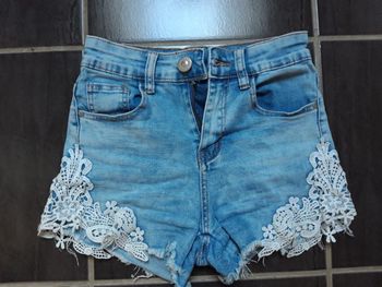 Short en jean broderies fleurs taille 34
