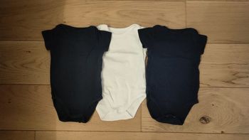 3 bodies Kiabi 12 mois