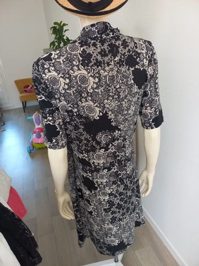 Robe noir et blanche T38 - photo numéro 7