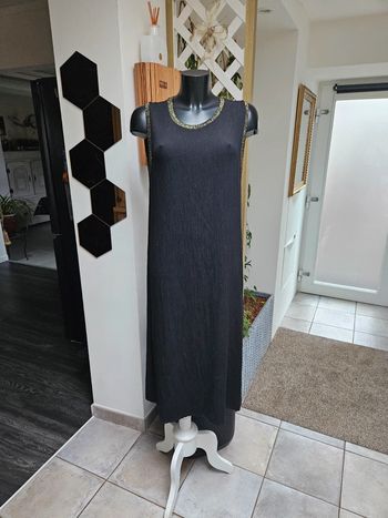 Longue robe noir dorée taille L