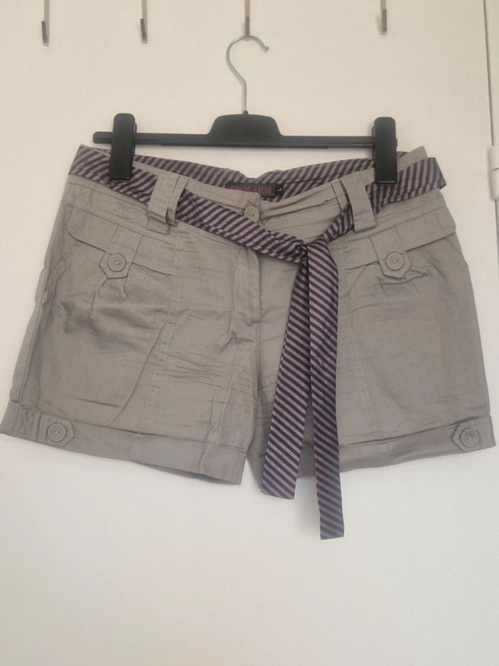 Short taille L, neuf
