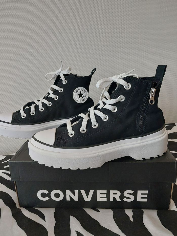 Baskets neuves Converses - photo numéro 2