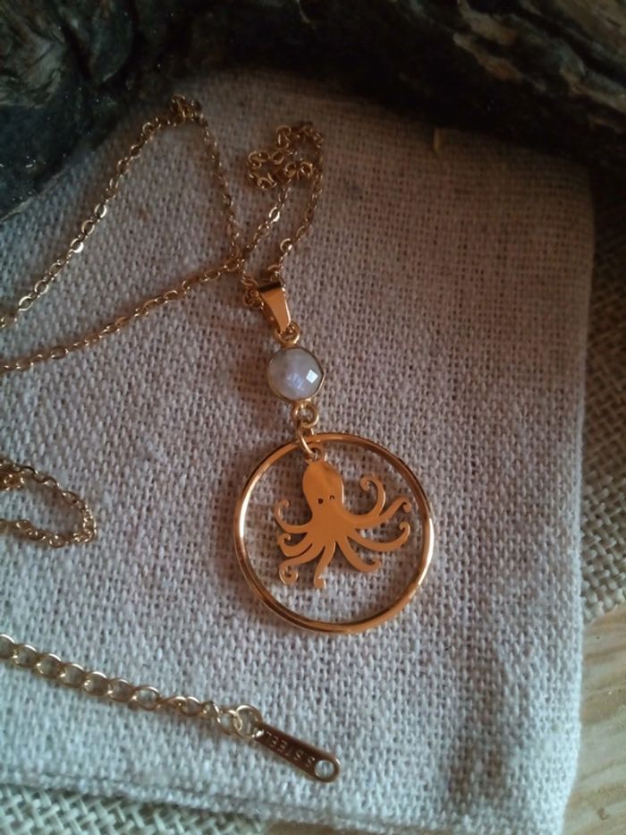 Collier pendentif petite pieuvre et connecteur en pierre de lune - photo numéro 4