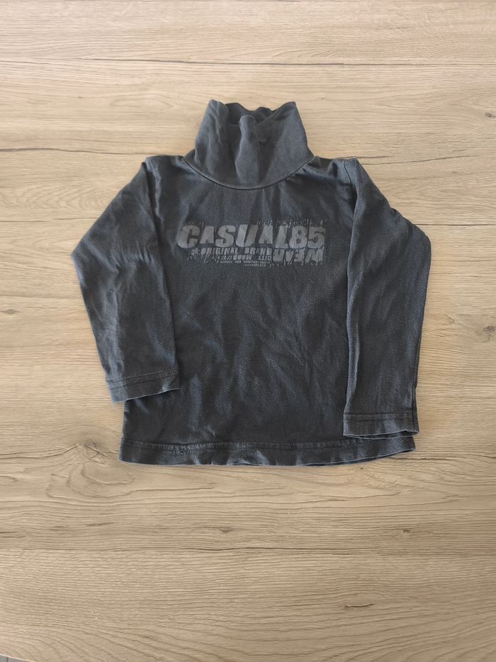 Tee-shirt manches longues sous pull col roulé 3 ans