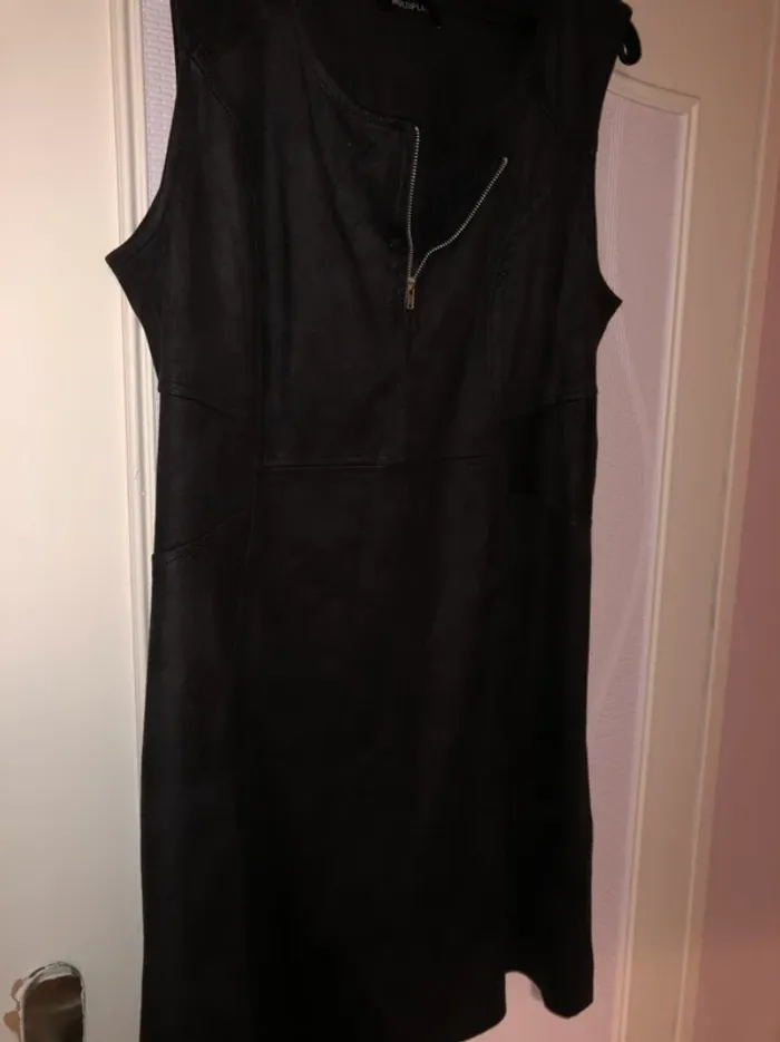 Robe noire imitation cuir - photo numéro 2