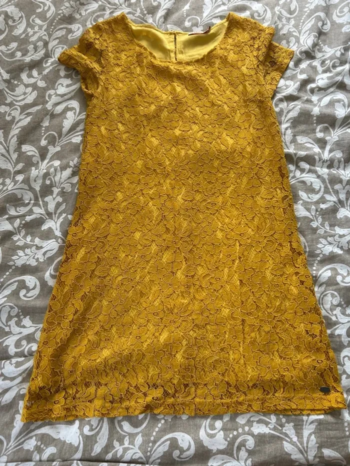 Robe dentelle jaune taille M ddp