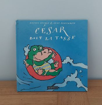 César boit la tasse / Mango