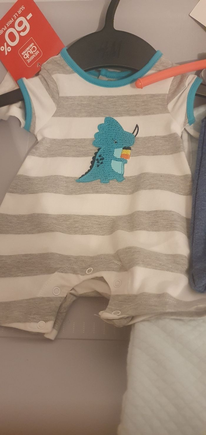 Body-short 1 mois - photo numéro 2