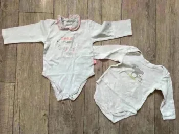 Lot de 2 bodies en 12 mois