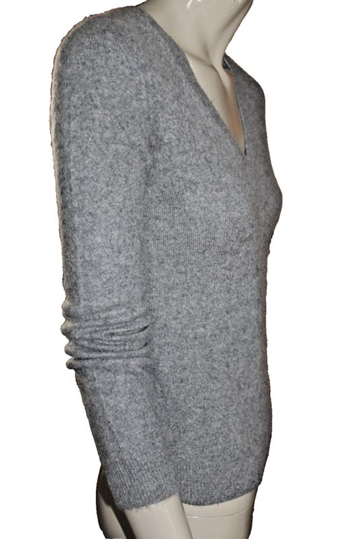 pull fin col v 100%cachemire marque agua cashmere taille indiquée XS = 34/36 - photo numéro 2