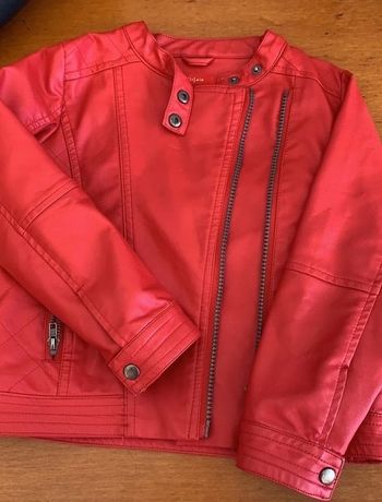 Veste en cuir rouge