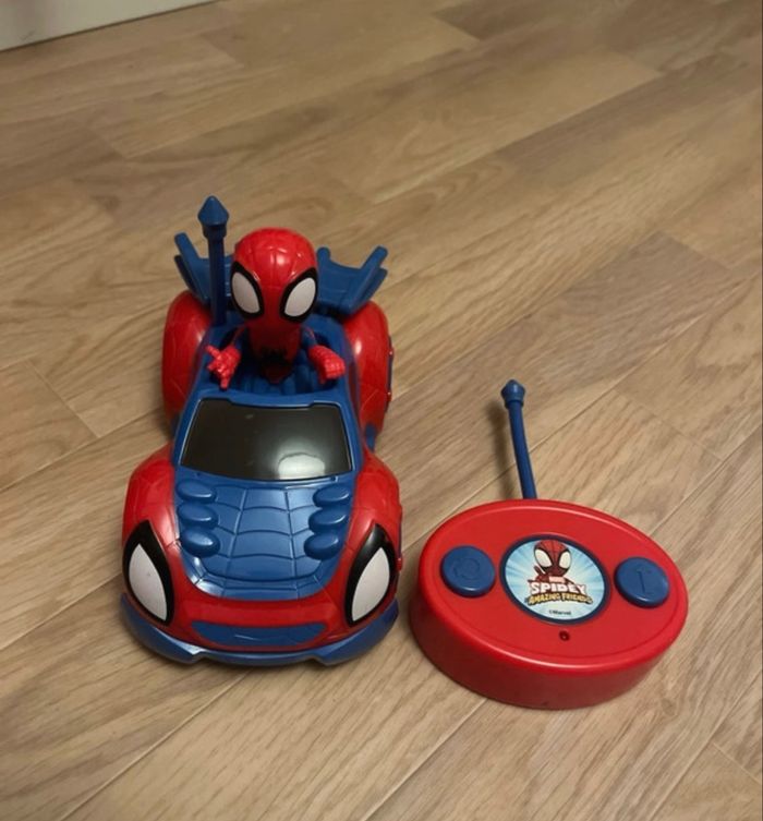 Voiture télécommandée spidey - photo numéro 4